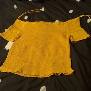 New* Ambiance Yellow Top M